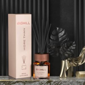 Gaisa izplatītājs "More Than" ar elegantiem dizaina akcentiem un aromātu, ideāli piemērots interjera dekorēšanai.